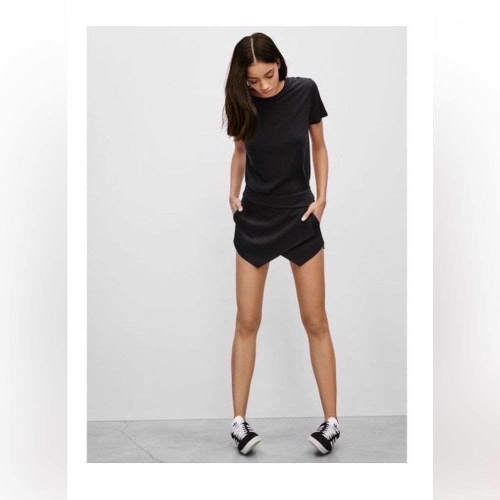 Asymmetrical skort